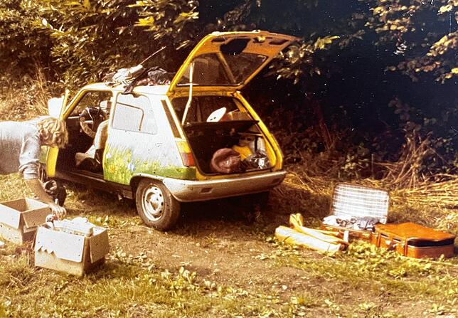 Was doch in so ein kleines Auto alles hineinpassen kann.
