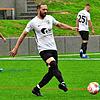 Fels in der Brandung: Waldemar Schmidt, hier beim 2:1-Sieg seiner Elf bei der SG Mettingen/Krenkingen, ist trotz seiner 35 Jahre eine ...