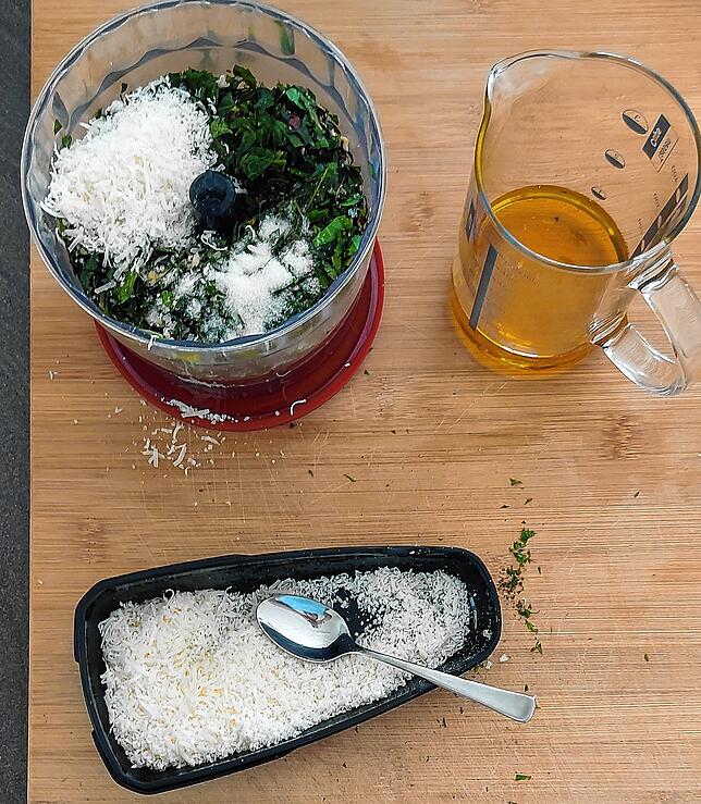 Bild 5: Giersch &ndash; ein Unkraut? Von wegen! Dieses leckere Pesto-Rezept ist nur eine Verwendungsmöglichkeit
