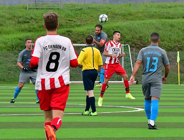 Bild 30: SV Jestetten besiegt den FC Tiengen 08 auf dem Kunstrasen in Erzingen mit 2:0 &ndash; und wir haben Bilder!