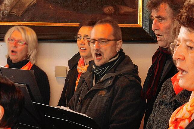 Die Leidenschaft fürs Singen hatte Helmut Faden (Zweiter von rechts) spät für sich entdeckt: Seit vier Jahren war er auch Mitglied im ...