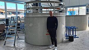 Jürgen Krüger ist Geschäftsführer der Reinhard Krüger Kunststoffbau GmbH. Seine Photovoltaikanlagen produzieren so viel überschüssigen ...