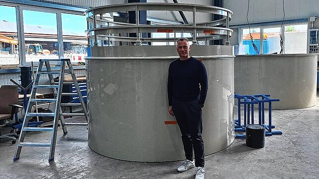 Jürgen Krüger ist Geschäftsführer der Reinhard Krüger Kunststoffbau GmbH. Seine Photovoltaikanlagen produzieren so viel überschüssigen ...