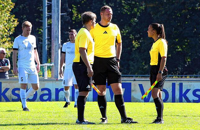 Bild 19: FC Überlingen unterliegt FC Pfaffenweiler mit 0:2. Wir waren mit der Kamera dabei!