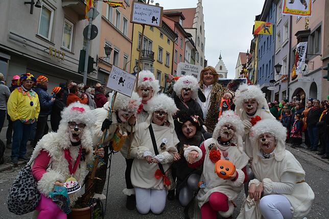 Bild 3: Jubiläums-Löwen, grantige Pudel und so viele schöne Mäschgerle: So wunderbar war die Fasnet in Überlingen
