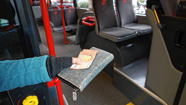 Der Landtag hat ein neues Gesetz verabschiedet. Kommunen können einen Mobilitätspass einführen. Damit soll der ÖPNV-Ausbau finanziell ...