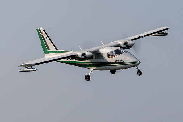 Das Hagelflugzeug, hier pilotiert von Markus Duwe, in der Luft über Donaueschingen.