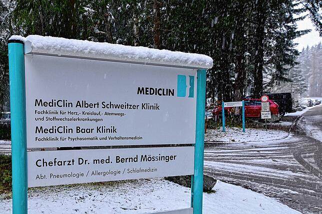 Eine der Personen, gegen die einen solcher Zettel mit einem rassistischen Spruch gerichtet ist, arbeitet als Ärztin in der Mediclin ...