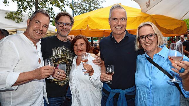 Bild 4: Im Yachthafen auf der Reichenau spielt die Musik! Bilder vom Abend beim Wein- und Fischerfest