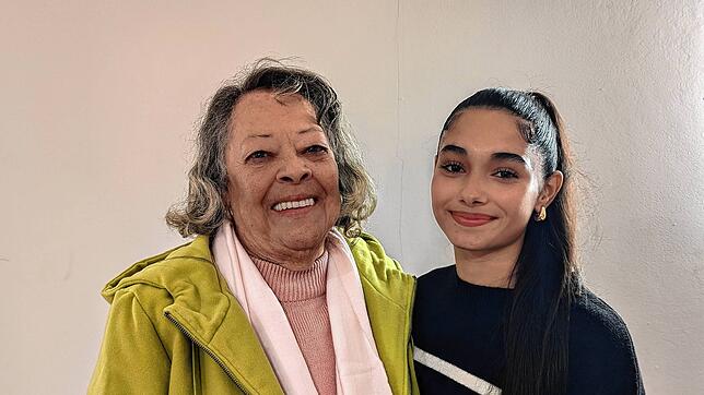 Casey Maier (rechts) zusammen mit ihrer Oma Patricia Steiger.
