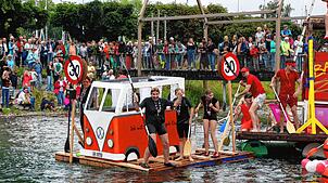 Bild : Die schönsten Bilder vom ersten Festtag des Hafenfestes mit Schrottregatta