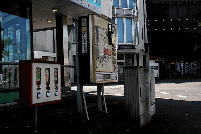 Bild 9: Graffitis, Kaugummiautomaten, Unterführungen: Friedrichshafen von seiner hässlichsten Seite