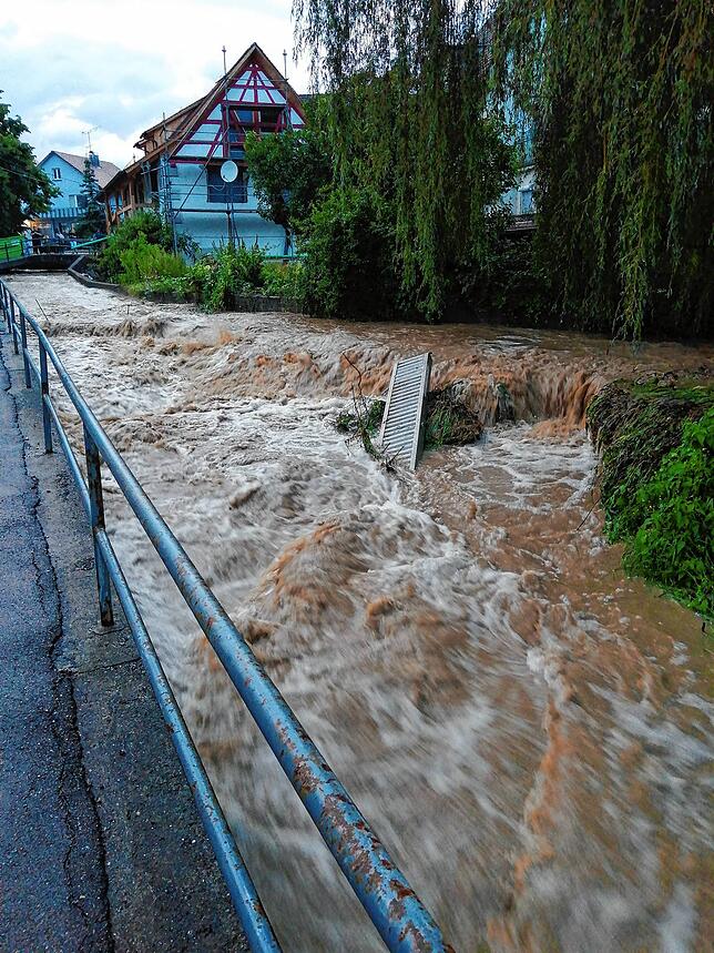 Der Krebsbach in Eigeltingen beim Unwetter am Donnerstag, 15. Juli