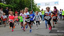Ohne Zeitmessung und Erfolgsdruck können bereits die jüngsten Läufer beim Walder Volkslauf ihre läuferischen Fähigkeiten ausprobieren.