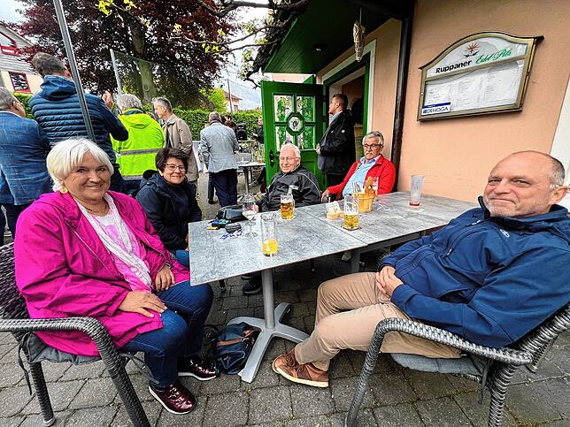 Sie setzen in Manuel Hagel viel Hoffnung: Die Allensbacher Veronika Walz (von links), Constanze Egenhofer, Edwin Braun, Frank Scheppe ...