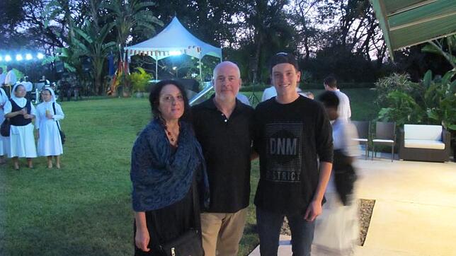Thomas Castner mit Frau Elke und Sohn David beim Empfang des deutschen Botschafters in Lilongwe am Tag der Deutschen Einheit.