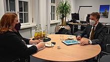 Kreisreporterin Kerstin Steinert möchte von Bernd Sieber, Geschäftsführer des Gesundheitsverbundes Landkreis Konstanz (GLKN), wissen, ...