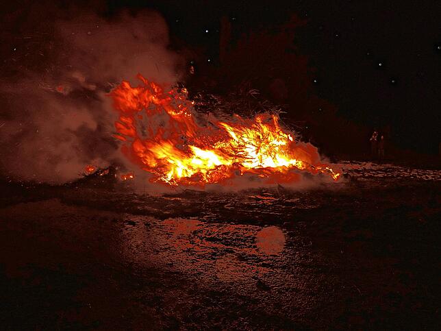 Das Funkenfeuer in Heiligenberg wurde 2020 bereits am Samstag entzündet.