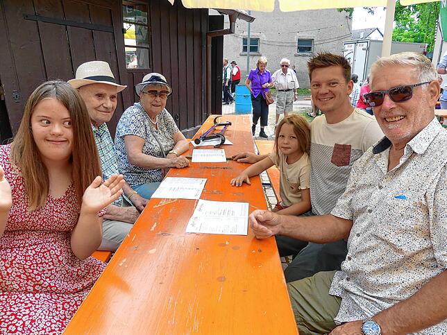 Bild 14: Gute Laune beim Mostfest in Bermatingen-Ahausen