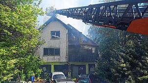 Bild : Wohnhaus in Flammen: So dramatisch war der Einsatz im Laufenburger Ortsteil Rotzel – die Bilder