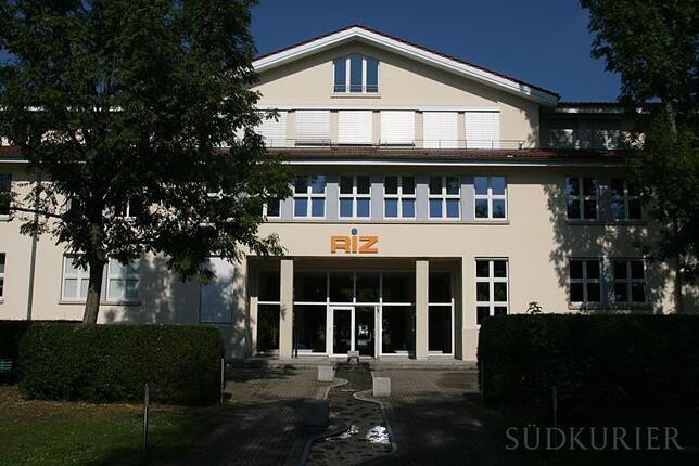 Was früher Kaserne war, ist heute Heimat für moderne und zukünftige Hochtechnologie: ein Blick auf den Eingangsbereich des heutigen ...