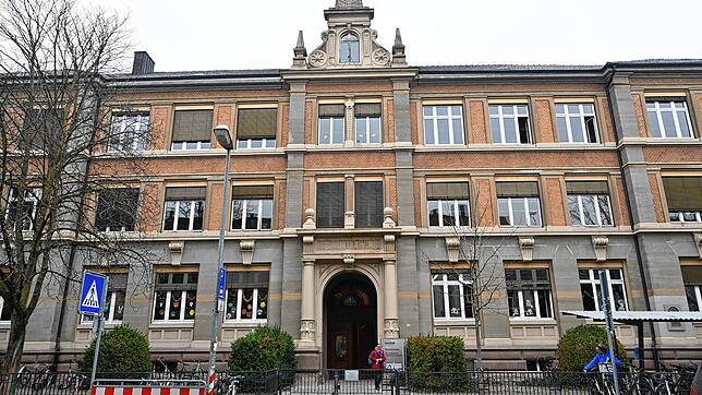 Blick auf die Teggingerschule in Radolfzell. Unter anderem hier soll 2023 die Digitalisierung fortgesetzt werden.