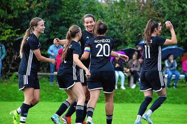 Bild 6: SC Niederhof/Binzgen setzt sich mit 5:2 gegen den FC Hauingen durch – und wir haben Fotos!