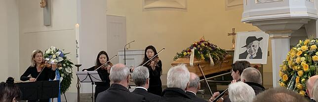 Mit vier Musikern ihrer Stiftung verneigte sich Anne-Sophie Mutter vor Paul Gräb. Neben "Air" von Johann Sebastian Bach spielte sie das ...