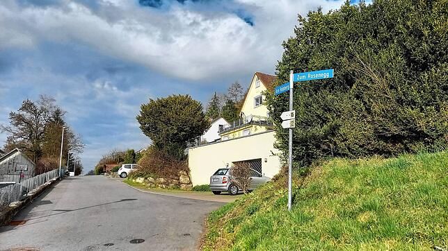 Die Straße „Am Rebberg“ in Rielasingen, hier musste eine neue Trinkwasserleitung verlegt werden, jetzt ging es im Gemeinderat um die ...