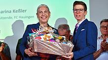 Sichtlich angefasst: Nach nur zwei Jahren im Amt wurde die bisherige Bezirksvorsitzende Katharina Keßler (rechts) beim Bezirkstag in ...