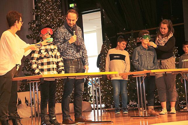 Alle Sinne werden angesprochen – wobei der Geruchssinn den beiden Jungs mitunter einen Streich spielt, wie Moderator Manuel ...
