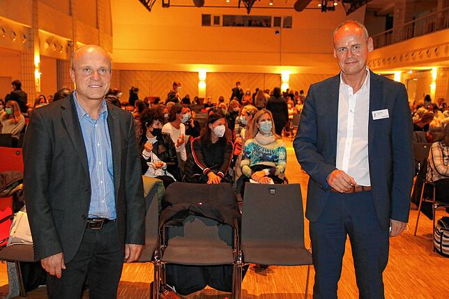 Sie hatten gemeinsam mit dem SÜDKURIER zu dem informativen Abend zum Thema Kindererziehung eingeladen: Norbert Schaible, Rektor der ...