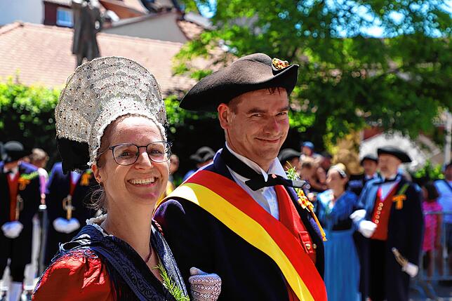 Der erste Platzmeister Eric Huber beim Maidlintanz mit Trachtenfrau Katja Federle.