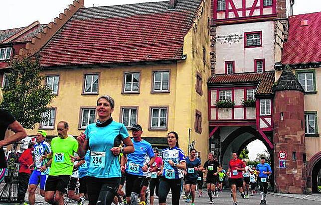 Rückblick in bessere Zeiten, hier aus dem Jahr 2019. Ein Lauf durch das Bräunlinger Stadttor war zuletzt nicht nur ein tolles Fotomotiv, ...