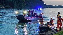 Erneut mussten die Feuerwehren am Samstag wegen vermisster Boote auf dem Rhein ausrücken. Das Bild stammt vom Einsatz am Rhein bei ...