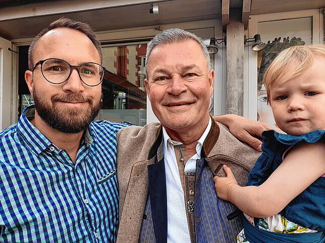 Zweimal Hoppe, einmal Frieda. Florian Hoppe (links) spielte selbst Eishockey, darunter in den Jugendjahren lange beim ERC mit ...