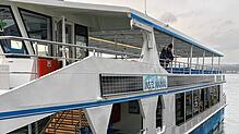 Eric Hueber auf dem elektrischen Passagierschiff MS Insel Mainau der Bodenseeschiffsbetriebe (BSB). Hueber selbst war an dem Projekt ...