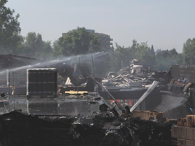 Der Brand des alten Schwaketenbads am 4. Juli 2015.