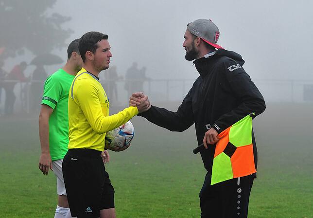 Bild 6: Derby zwischen FC Schlüchttal und SG Mettingen/Krenkingen verschwindet im Nebel &ndash; wir haben Fotos!