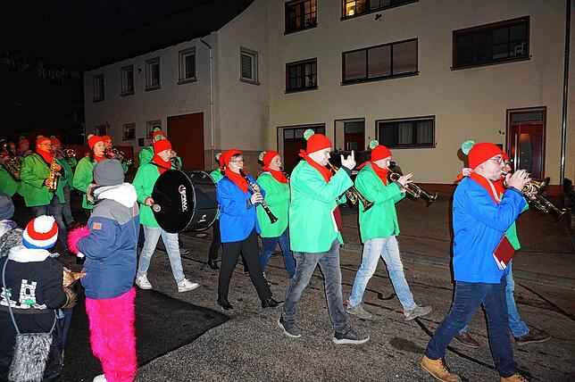 Bild 6: Nachtumzug Unadingen: Hier gibt's die schönsten Bilder