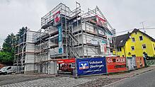 Die Filiale der Volksbank Überlingen in Wahlwies wird aktuell komplett neu gebaut.