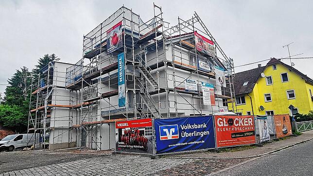 Die Filiale der Volksbank Überlingen in Wahlwies wird aktuell komplett neu gebaut.