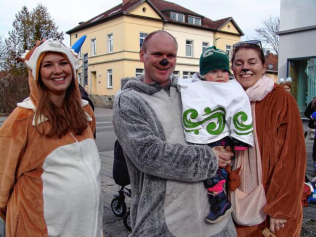 Bild 12: Dunschtig in Stefansfeld unter dem Narrenbaum