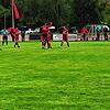 Im strömenden Regen freuen sich die Königsfelder über das zwischenzeitige 2:0.