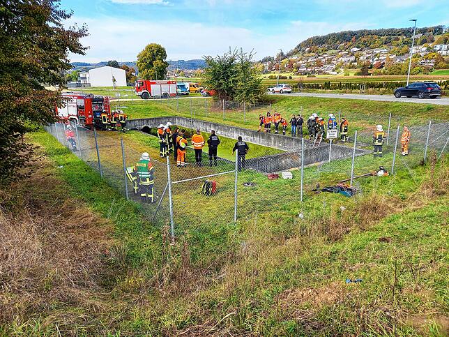 Der Unfall des verunglückten Porsche hat beinahe keine Spuren hinterlassen. Eher zufällig ist Mitarbeitern der Straßenmeisterei das ...