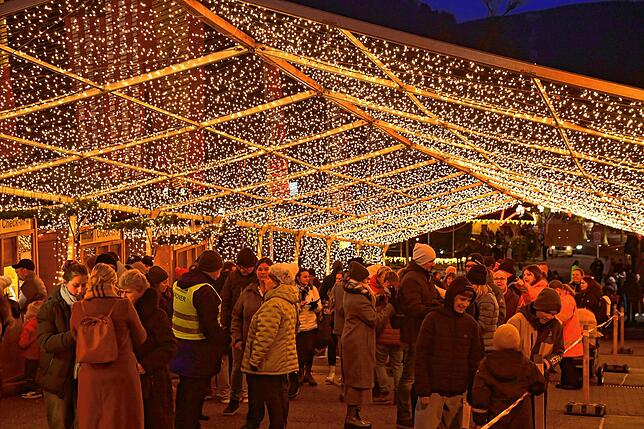 Bild 7: Ausgezaubert: Eine Million Lichter sind jetzt erloschen
