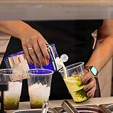 Auch das gibt es jetzt im Eiscafé zu kaufen: ein Iced Matcha Latte.