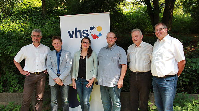 Das neue Programm der Volkshochschule wurde vorgestellt von (links): Michael Thater, Frank J. Wölfl, Carina Wanowski, Michael Fritz, ...