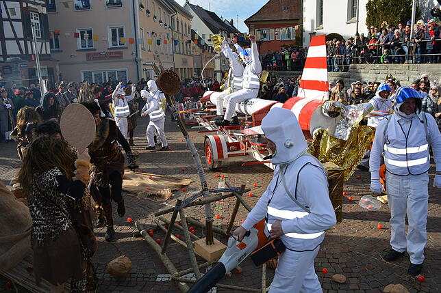Bild 12: Bilder-Story: Rathaussturm und Narrenbaumsetzen der historischen Narrenzunft Markdorf