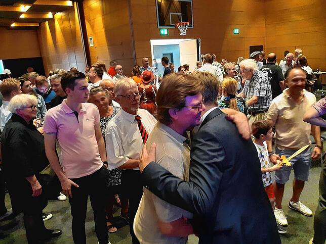 Bild 18: OB-Wahl: Das sind die Bilder der Wahlparty in der Stadthalle